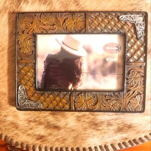WSTERN TABLETOP FRAME. NWOT,  Holds 4" x 6" photo